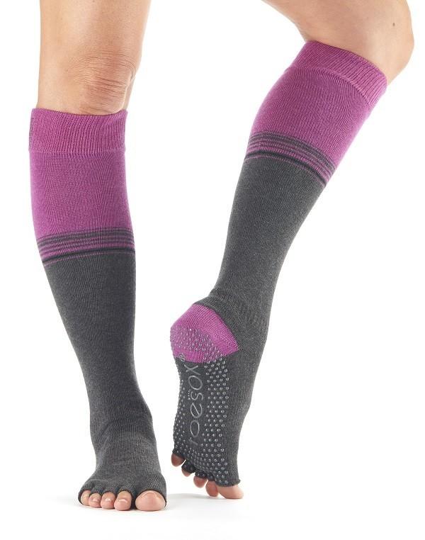 Носки для йоги ToeSox Grip Half Toe Scrunch Knee High (Mulberry Stripe)